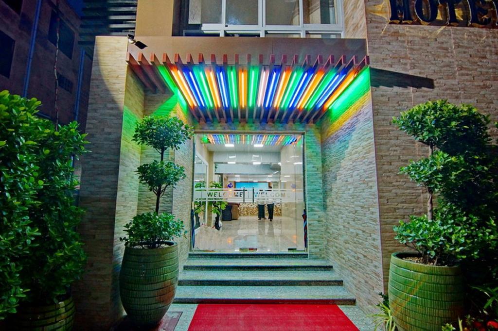 Tiger One Hotel Mandalay Exterior photo