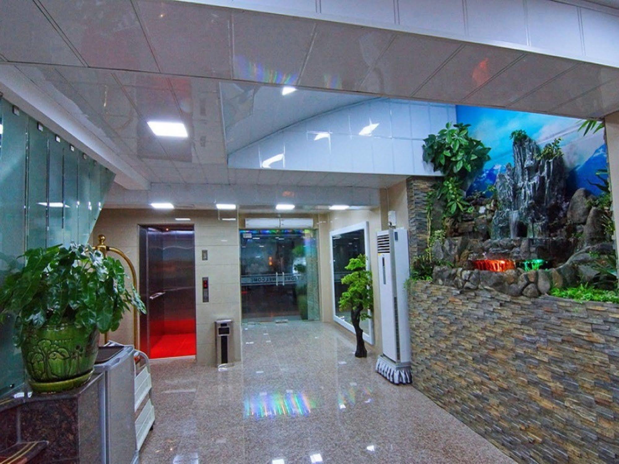 Tiger One Hotel Mandalay Exterior photo